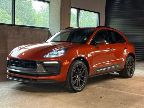 Used 2023 Porsche Macan AWD/4WD image 1
