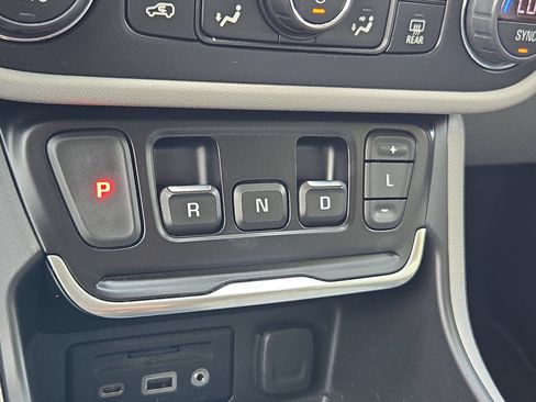 Certified 2020 GMC Terrain SLT w/ Preferred Package FWD image 18