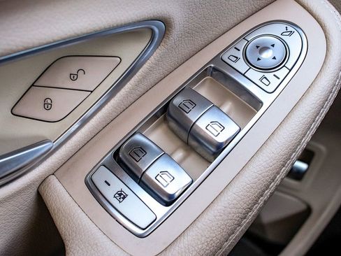 Used 2021 Mercedes-Benz C 300 4MATIC Sedan image 11