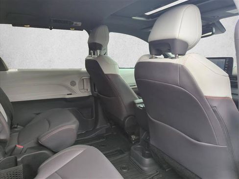 Used 2024 Toyota Sienna XSE w/ XSE Plus Package FWD image 29