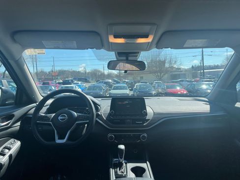 Used 2025 Nissan Altima 2.5 SV image 28