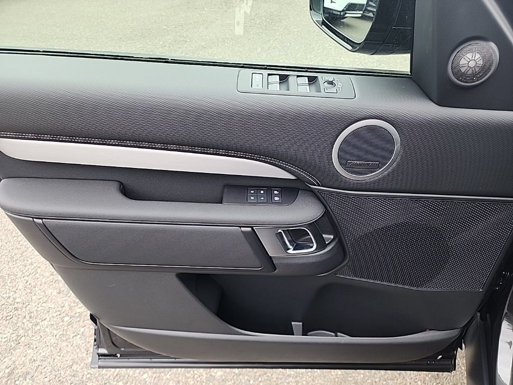 New 2026 Land Rover Discovery Limited Edition AWD/4WD image 10