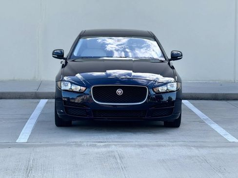 Used 2017 Jaguar XE RWD image 2