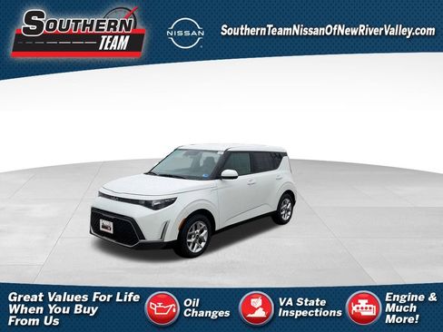 Used 2025 Kia Soul LX w/ LX Technology Package FWD image 1
