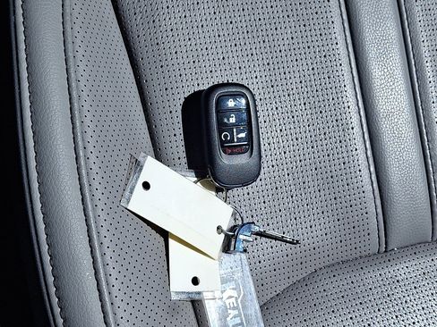 Used 2023 Honda Pilot Elite image 3