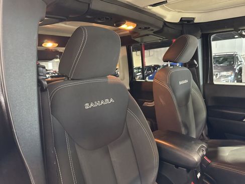 Used 2017 Jeep Wrangler Unlimited Sahara AWD/4WD image 39