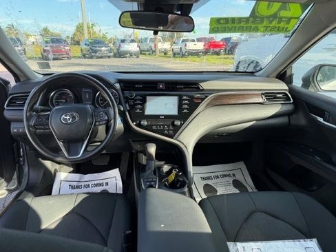 Used 2020 Toyota Camry LE image 12