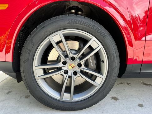 Certified 2025 Porsche Cayenne E-Hybrid AWD/4WD image 44