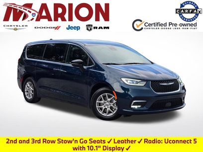 Used 2025 Chrysler Pacifica Select