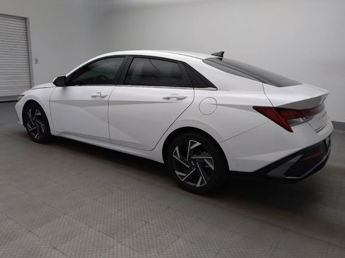 Used 2025 Hyundai Elantra SEL FWD image 3