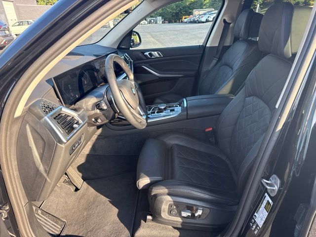 Used 2025 BMW X7 xDrive40i w/ Premium Package AWD/4WD image 12