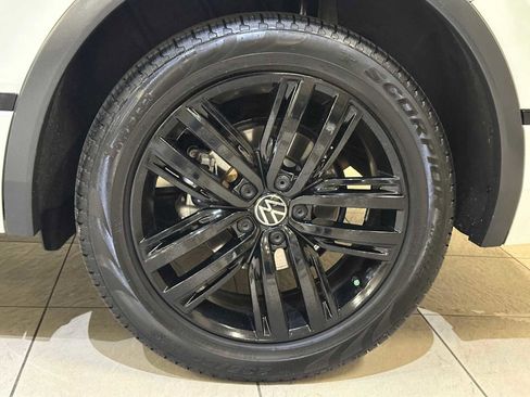 Used 2022 Volkswagen Tiguan SE R-Line AWD/4WD image 8