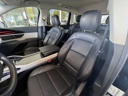 Used 2024 Lincoln Nautilus Premier image 36