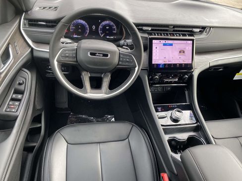 New 2025 Jeep Grand Cherokee Limited w/ Trailer Tow Package image 11