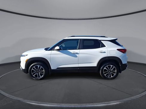 Used 2024 Chevrolet TrailBlazer LT w/ LT Cold Weather Package image 5