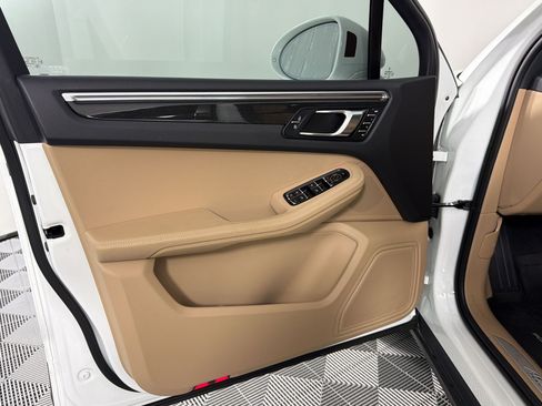 Certified 2023 Porsche Macan S AWD/4WD image 27