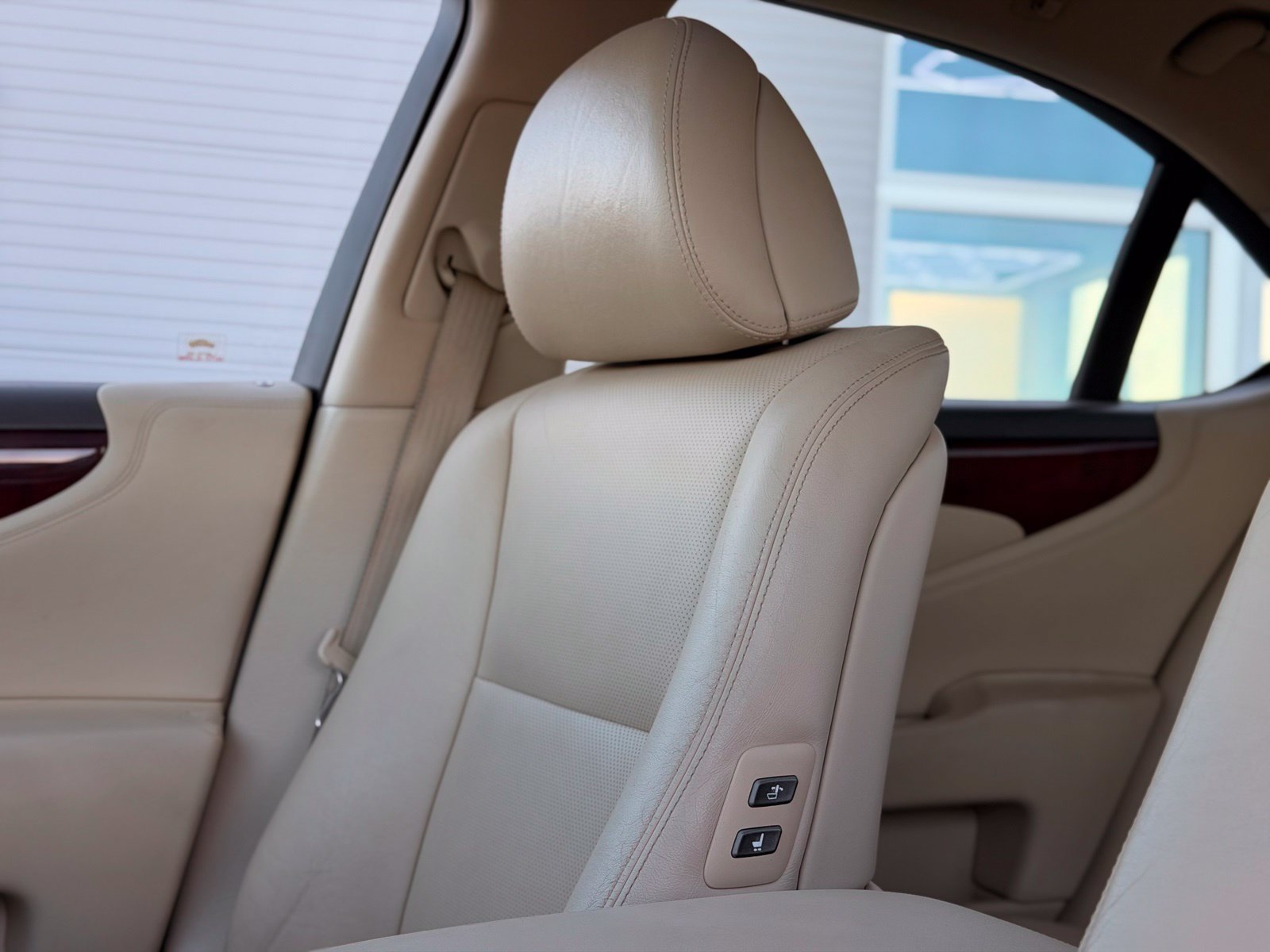 Used 2011 Lexus LS 460 AWD w/ Luxury Value Edition image 29