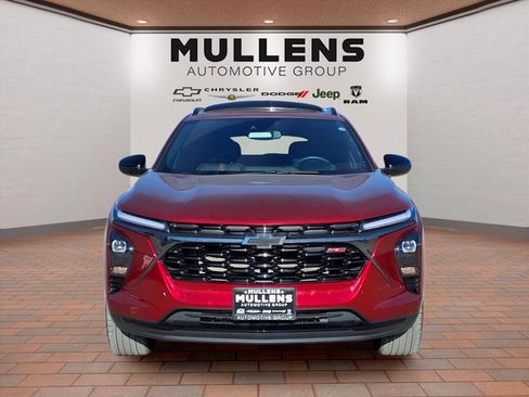 Used 2024 Chevrolet Trax RS w/ Sunroof Package image 2