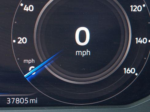 Used 2022 Volkswagen Tiguan SEL R-Line image 32