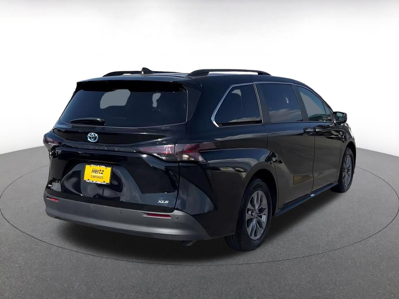 Used 2025 Toyota Sienna XLE FWD image 13