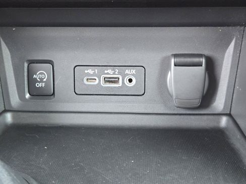 Used 2025 Nissan Sentra SV FWD image 12