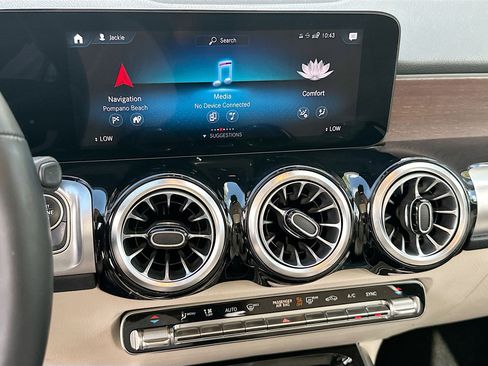 Used 2022 Mercedes-Benz GLB 250 4MATIC image 13