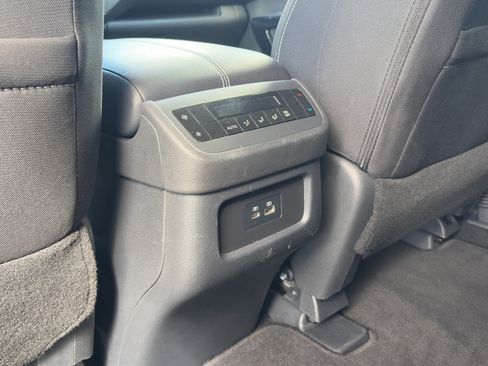 Used 2025 Nissan Pathfinder SV AWD/4WD image 30