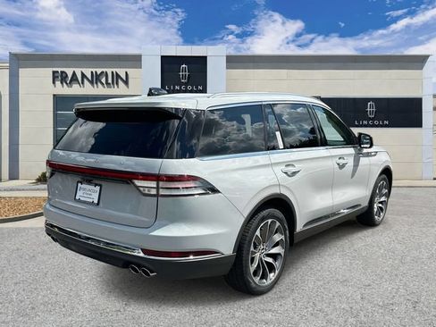 New 2027 Lincoln Aviator AWD image 7