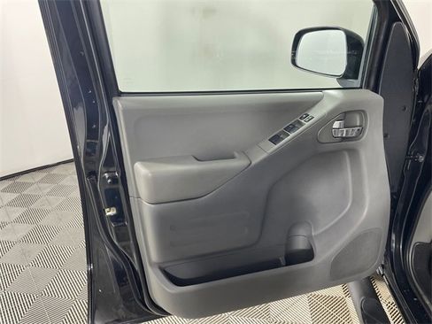 Used 2020 Nissan Frontier SV w/ Midnight Edition Floor Mats image 17