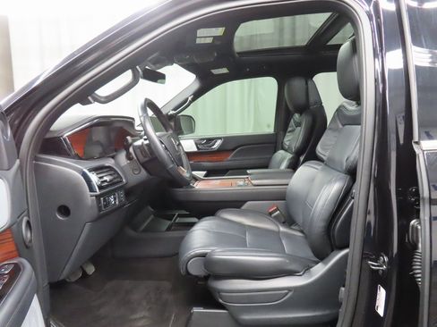 Used 2024 Lincoln Navigator L Reserve w/ Equipment Group 201A image 9