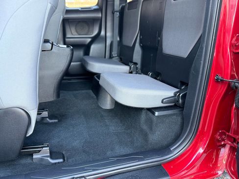 Used 2016 Toyota Tacoma TRD Sport image 28