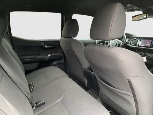 Used 2019 Toyota Tacoma TRD Off-Road image 40