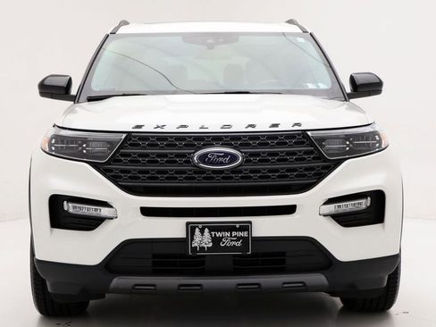 Used 2023 Ford Explorer XLT w/ Equipment Group 202A image 5