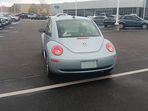Used 2010 Volkswagen Beetle Coupe FWD image 5