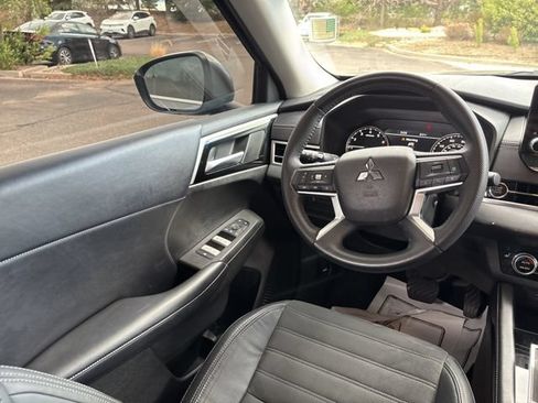 Used 2023 Mitsubishi Outlander SE AWD/4WD image 17