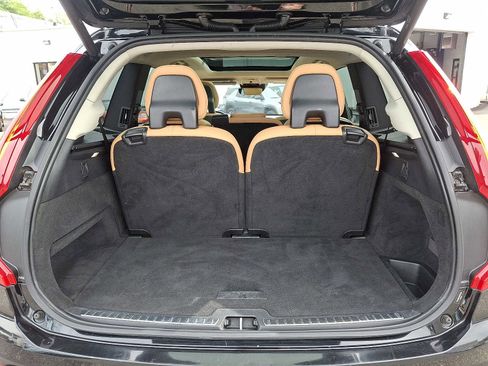 Used 2016 Volvo XC90 T6 Momentum w/ Momentum Plus Package image 27