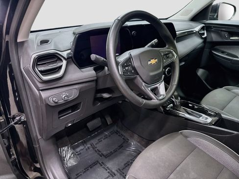 Used 2024 Chevrolet TrailBlazer LT w/ Convenience Package AWD/4WD image 11