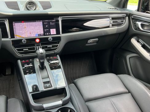 Certified 2026 Porsche Macan AWD/4WD image 28