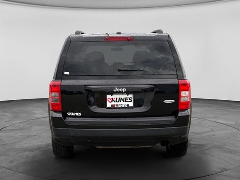 Used 2013 Jeep Patriot Latitude w/ Sun/Sound Group FWD image 8