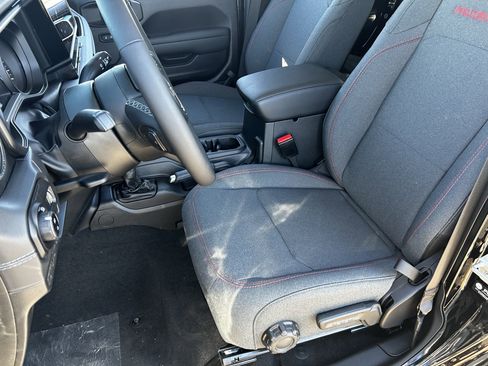 New 2025 Jeep Gladiator Rubicon w/ Convenience Group image 17