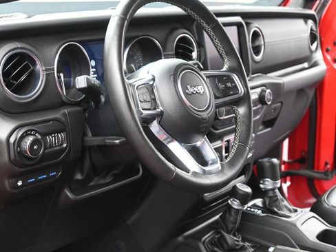 Used 2022 Jeep Wrangler Unlimited Sahara w/ Cold Weather Group image 15