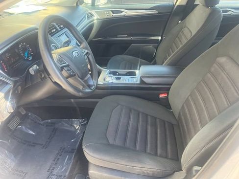 Used 2018 Ford Fusion SE FWD image 16