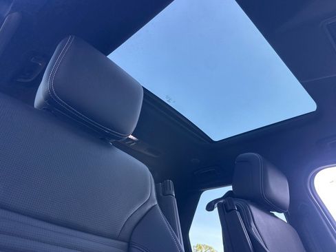 New 2026 Land Rover Discovery Limited Edition image 23