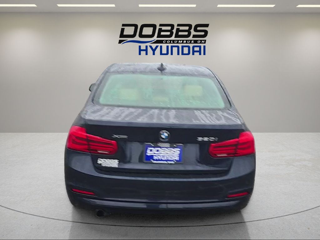Used 2017 BMW 320i xDrive Sedan AWD/4WD image 4