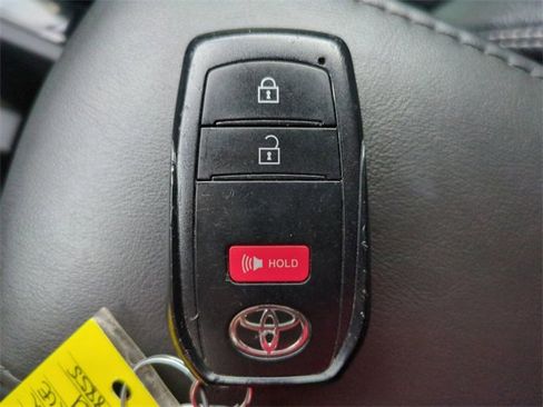 Used 2023 Toyota Corolla Cross XLE image 28