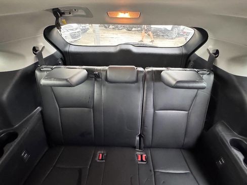Used 2021 Toyota Highlander XLE FWD image 13