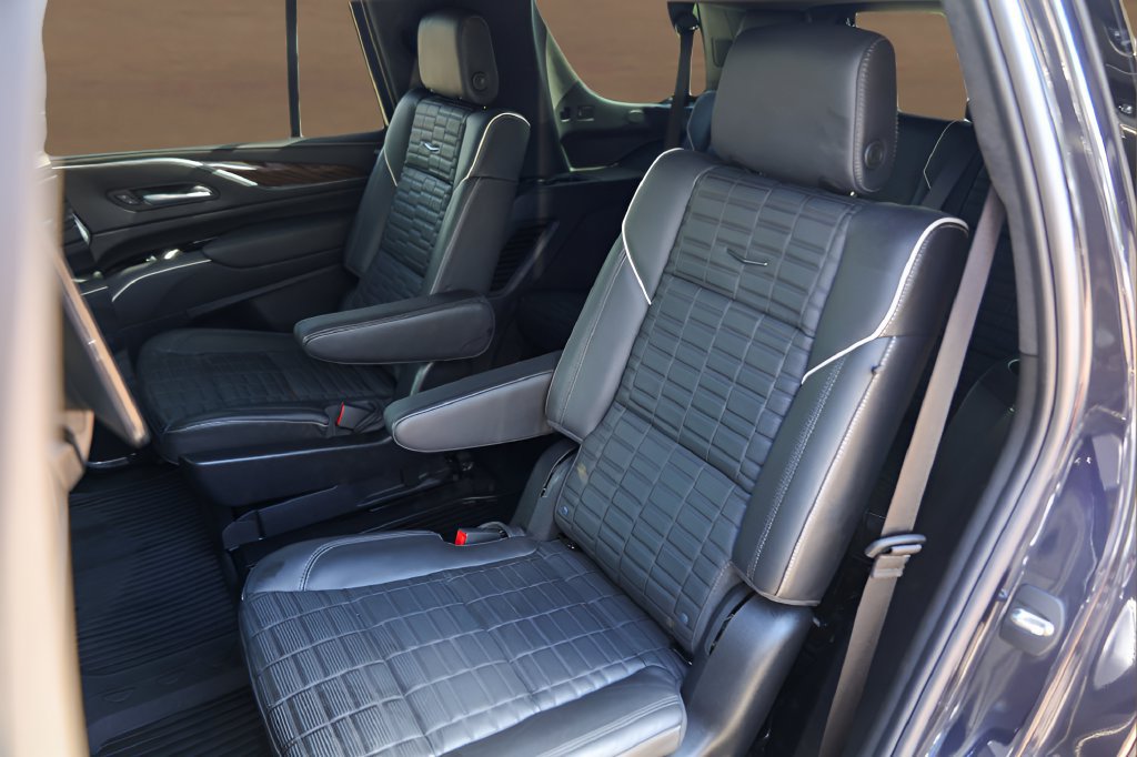 Certified 2024 Cadillac Escalade Premium Luxury Platinum w/ Heavy-Duty Trailer Package AWD/4WD image 25