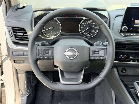 New 2026 Nissan Rogue SV AWD/4WD image 18