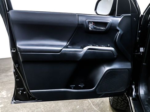 Used 2019 Toyota Tacoma TRD Sport image 20