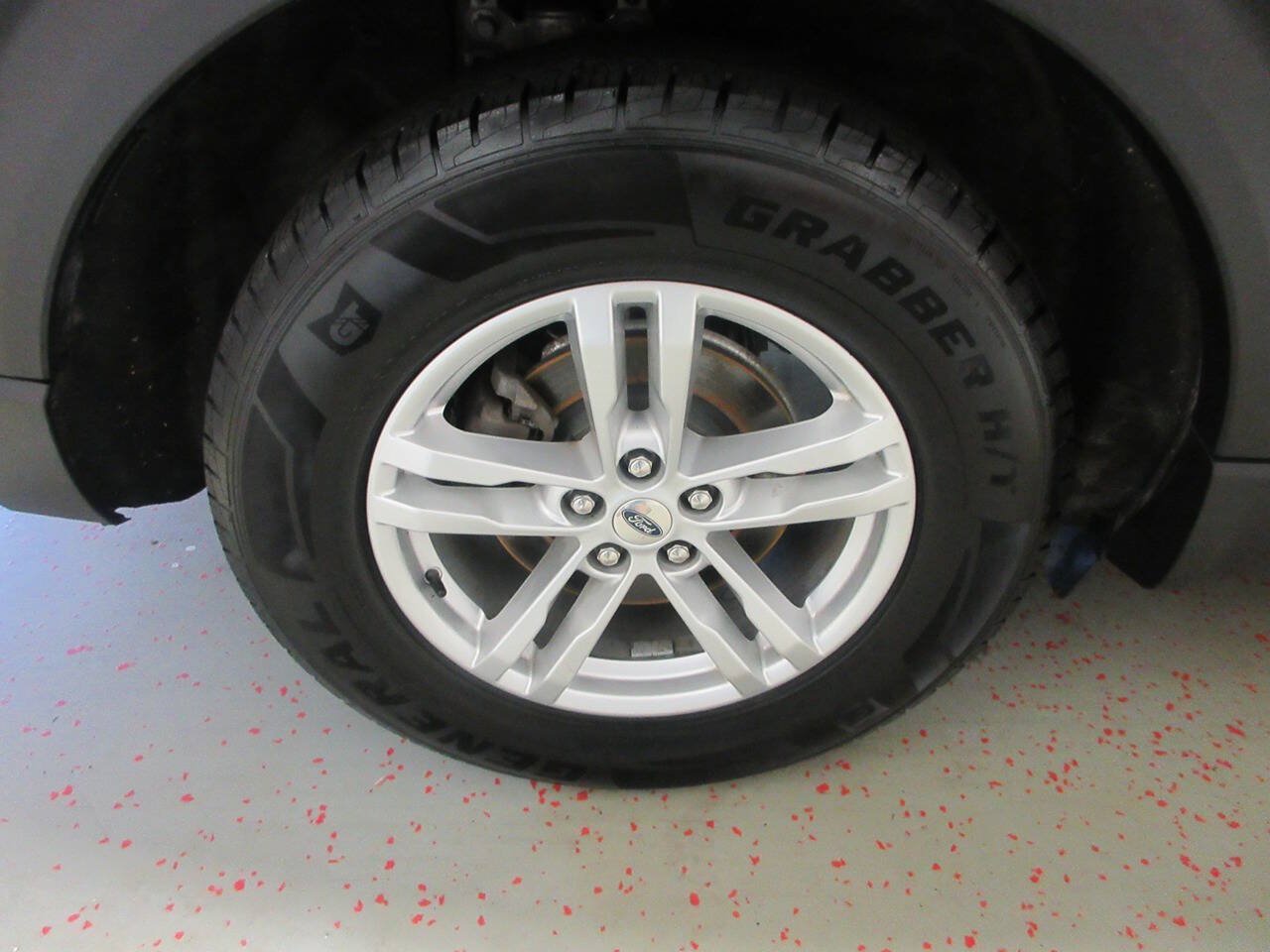 Used 2020 Ford Explorer XLT w/ Equipment Group 202A AWD/4WD image 22